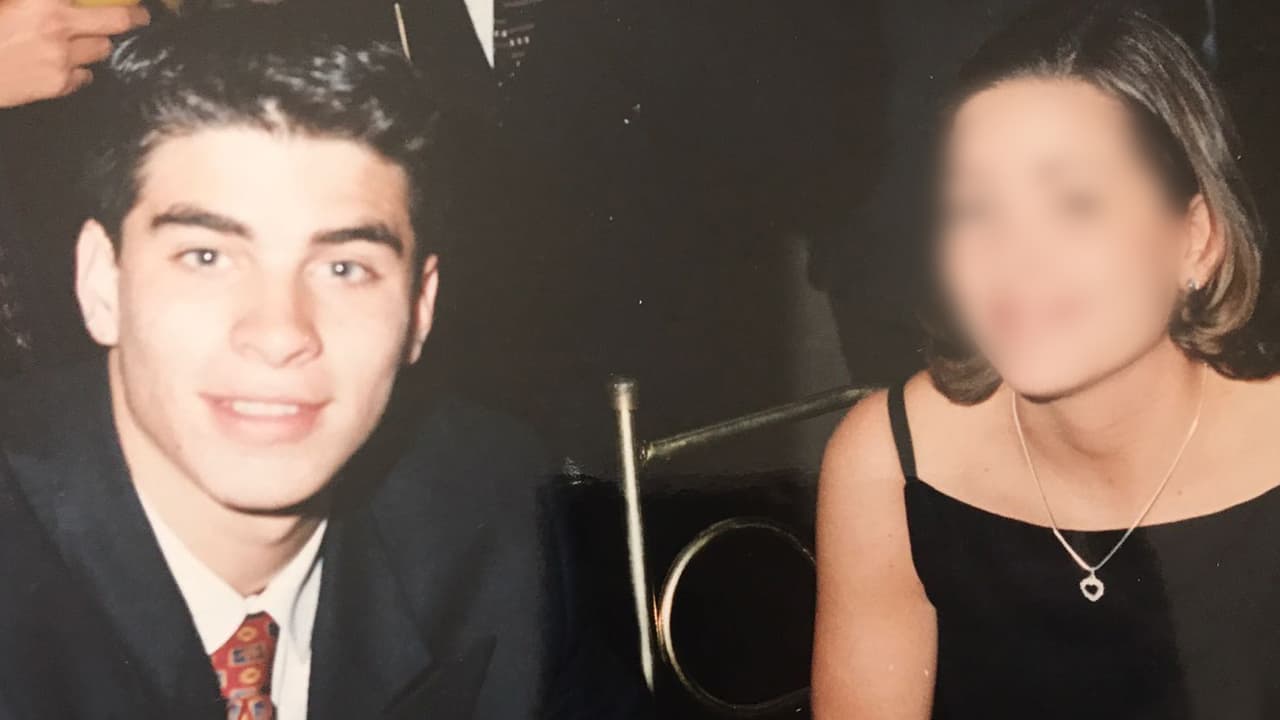 <b>Univision Entretenimiento</b> supo que cuando Alejandro era más joven, específicamente en el 2000 y con 25 años, tuvo una relación con una mujer ajena a los medios de comunicación, con quien duró tres años.