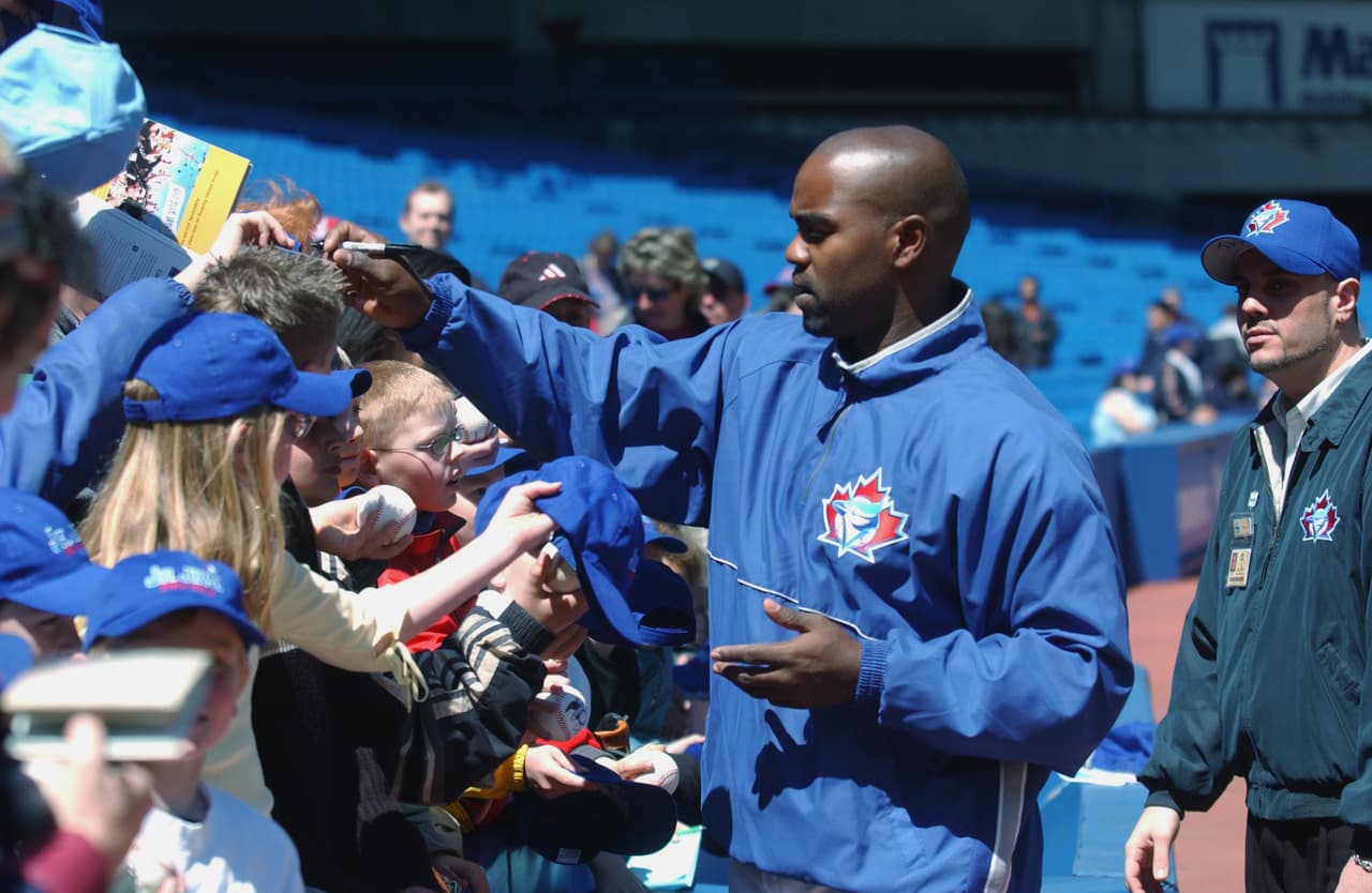 El jugador, ya retirado, es un ídolo dentro de los fanáticos de los Blue Jays e incluso aún colabora en la parte técnica del equipo.