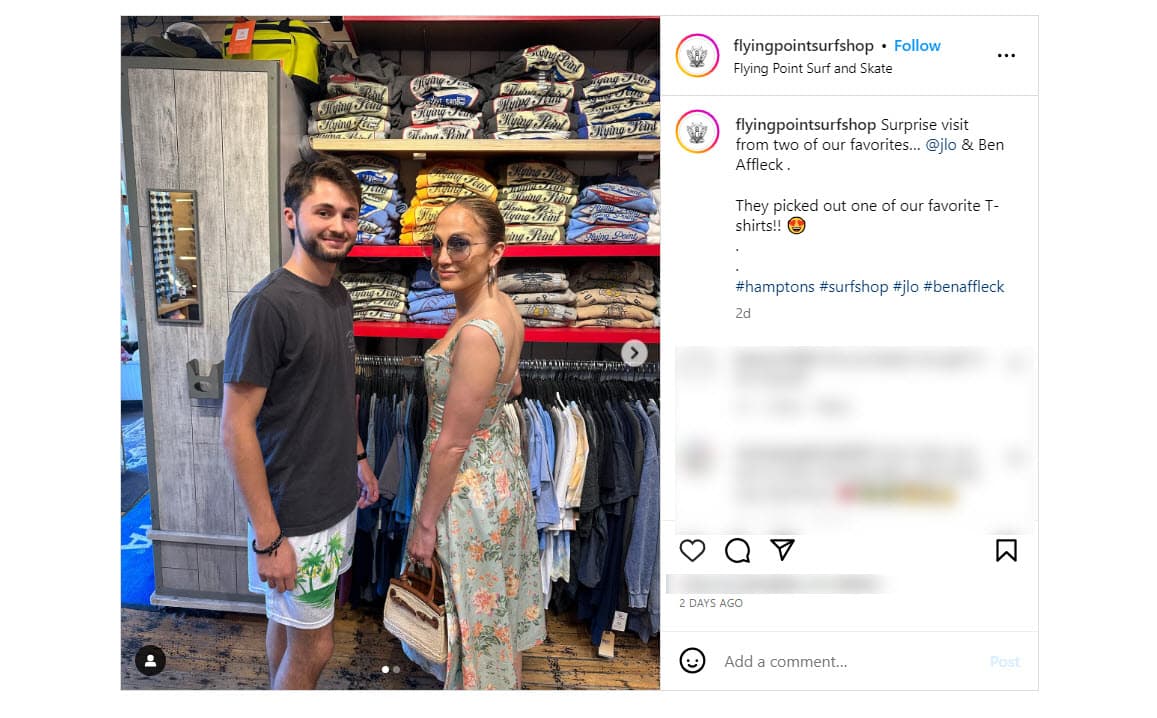 De acuerdo con información de Hello!, previamente la artista visitó la tienda Flying Point Surf, en donde le compró a Ben una camiseta que decía "Woke Up Sexy Ashelly Again".