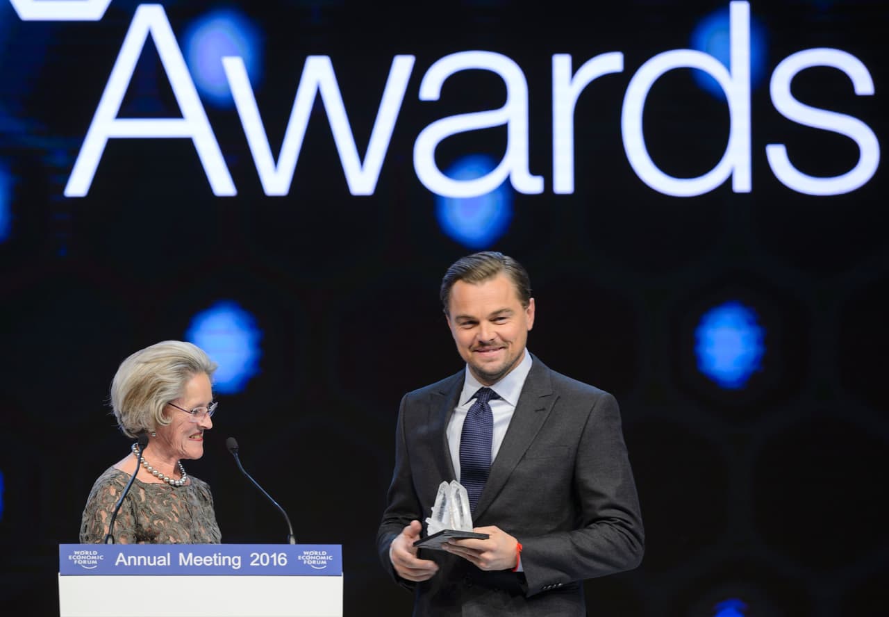 "Además, dando poder a comunidades indígenas para que puedan luchar contra la invasión de sus tierras por parte de las grandes compañías", anotó.