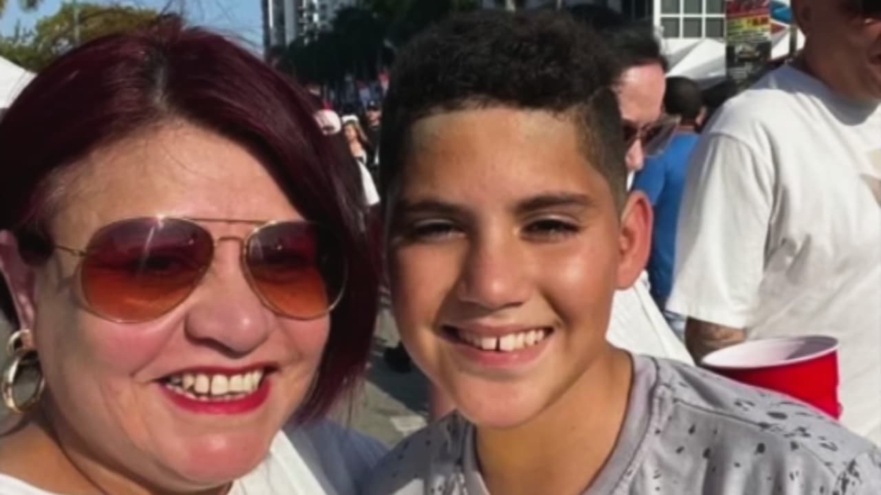 Un niño de 13 años muere atrapado en el tobogán de un parque en Miami: su madre exige respuestas