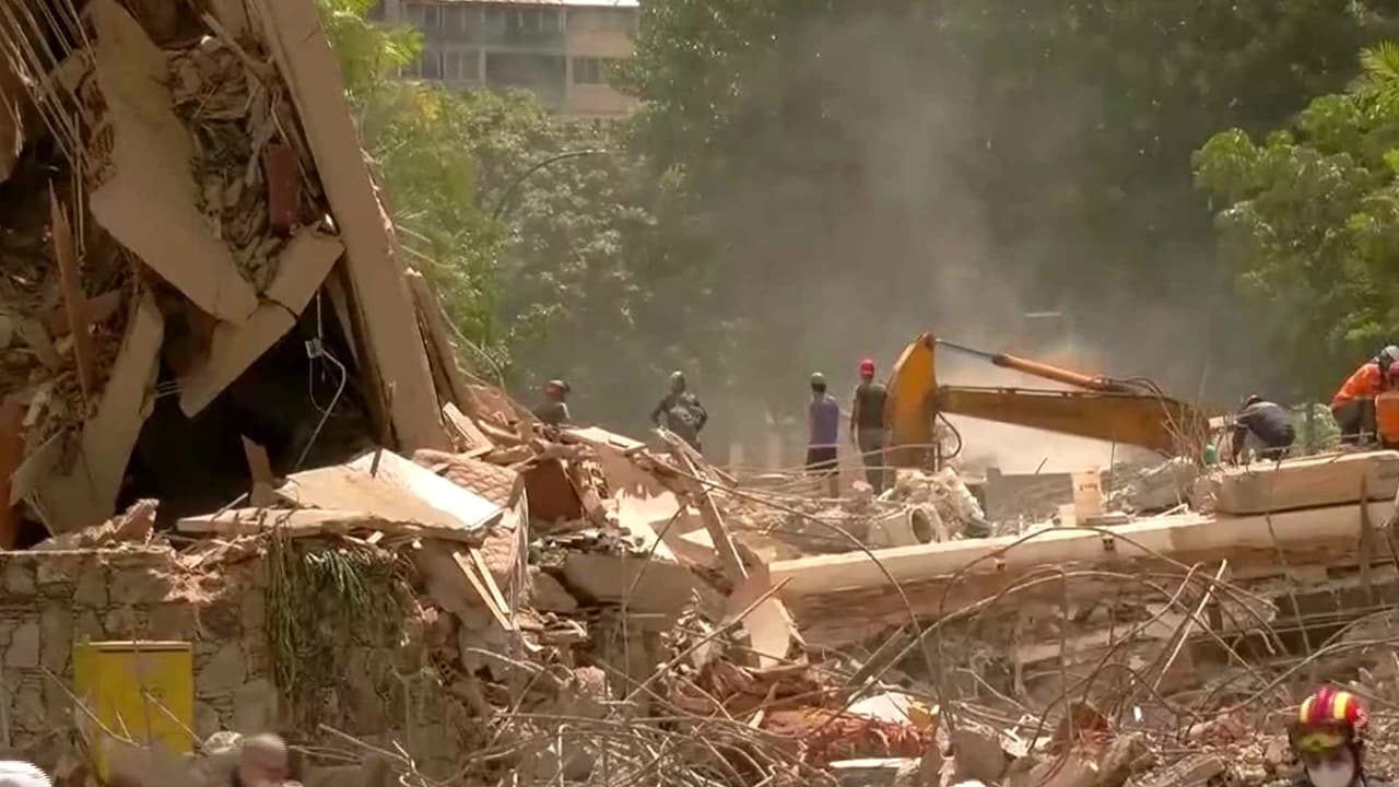 Topos Mexicanos y Protección Civil buscan sobrevivientes en edificio colapsado de Caracas