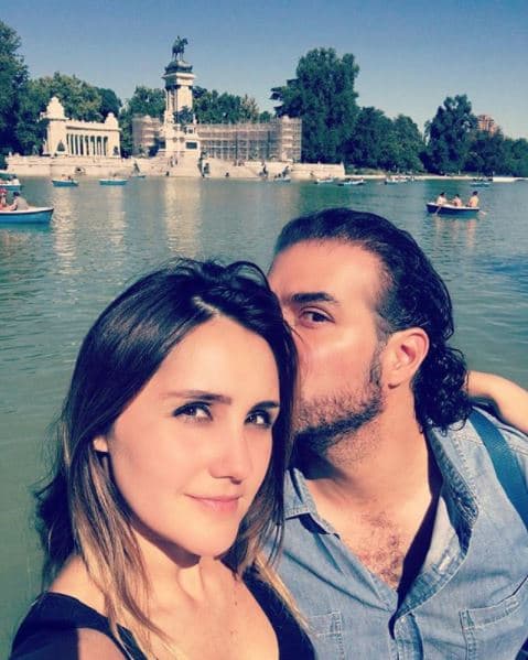 Alejados de su ajetreada agenda de trabajo, Dulce María y su novio se pasearon por las calles de Madrid, España, en julio de 2017.