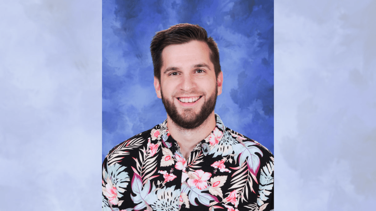 Michael Coyne, entrenador y profesor en el distrito escolar de Palestine.