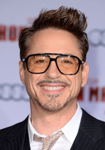 Robert Downey Jr., nominado en dos ocasiones a los premios "scar y ganador de dos Globos de Oro y un BAFTA.