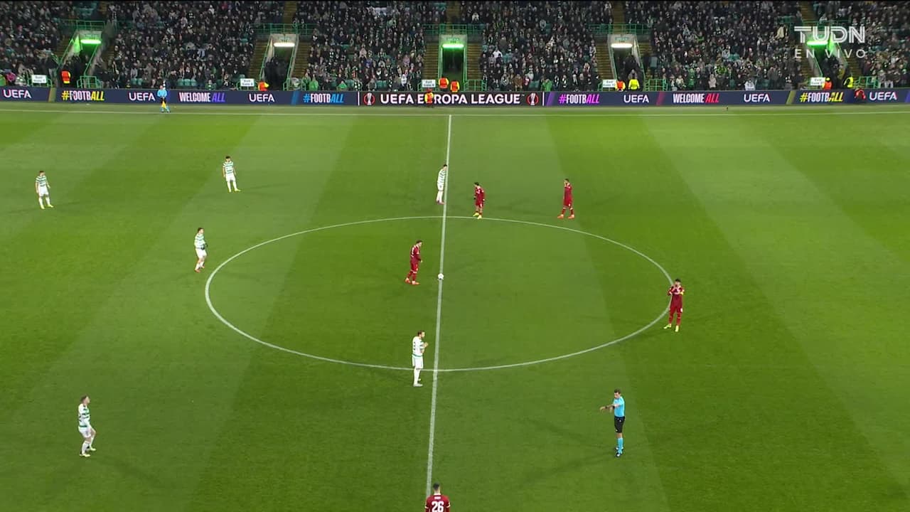 Arranca el partido y la pelota está en juego.