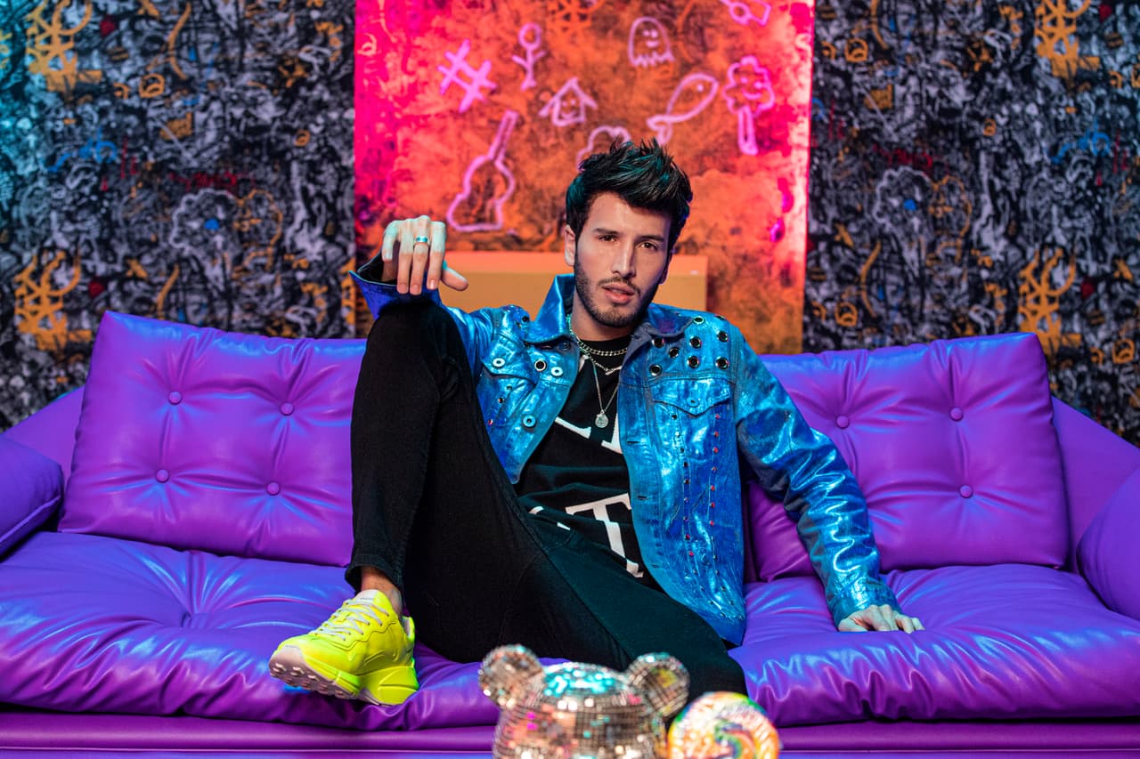 Para Sebastián Yatra, 'Runaway' "es una canción poderosa, llena de energía y color. Las colaboraciones son soñadas, Jonas Brothers, Daddy Yankee y Natti Natasha. Estoy muy agradecido con ellos y espero poder conectar con personas de todas las edades, es una canción para toda la familia", según dijo en un comunicado.