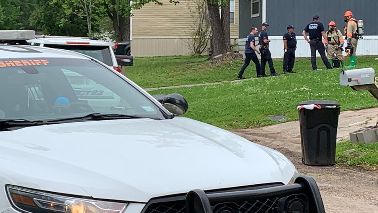 Los investigadores aseguran que la droga fabricada en la casa suma más de $2 millones. La mujer fue arrestada y el niño fue canalizado al departamento de servicios de protección a menores (CPS por sus siglas en inglés).