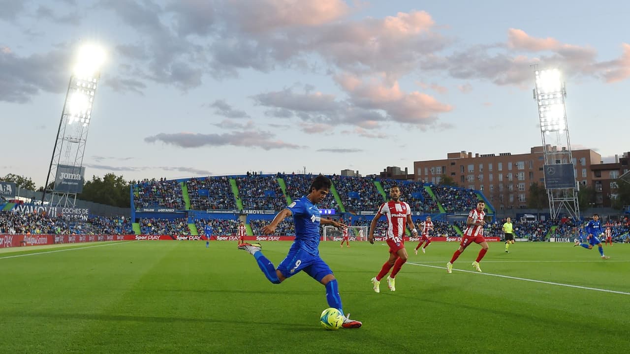 Getafe tiene dudas con Macías y el mexicano podría regresar a Chivas