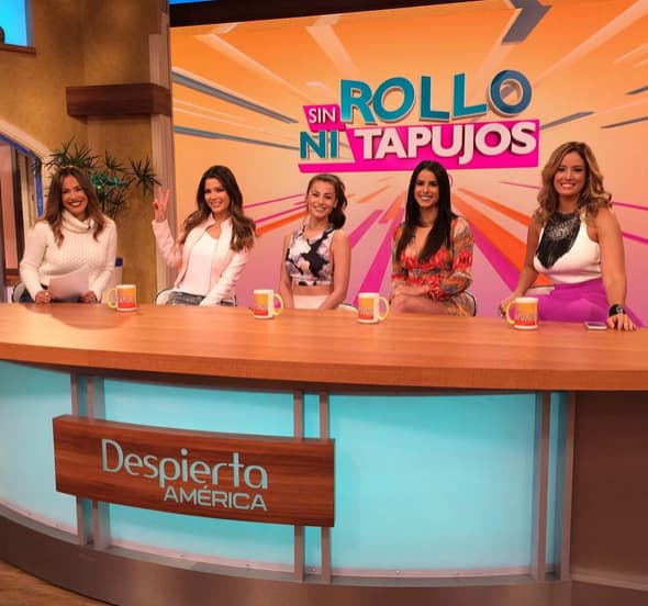 Karla Martínez les dio la bienvenida a nuestro panel.