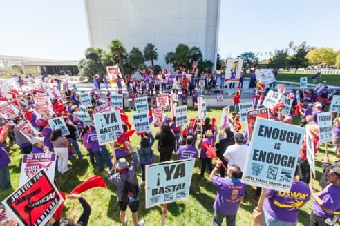 Mujeres protestan por las malas condiciones laborales