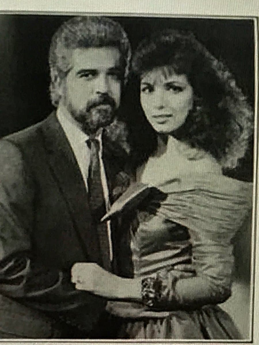 También probó suerte en la televisión argentina con la telenovela 'La cruz de papel'. Después regresó a Puerto Rico y protagonizó 'Apartamento de solteras' con el fallecido actor Pedro Juan Figueroa en 1987.