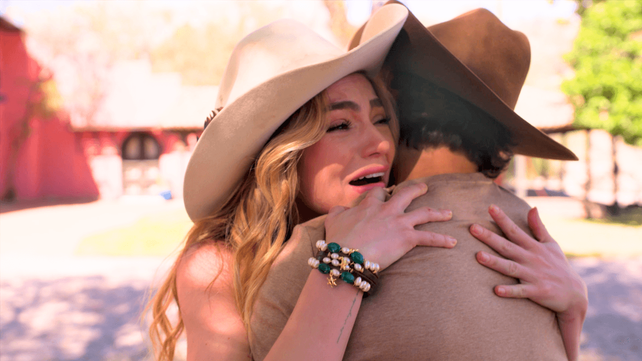 Daniela le revela a Clara que Juan está muerto | Tierra de Amor y Coraje | Capítulo 21