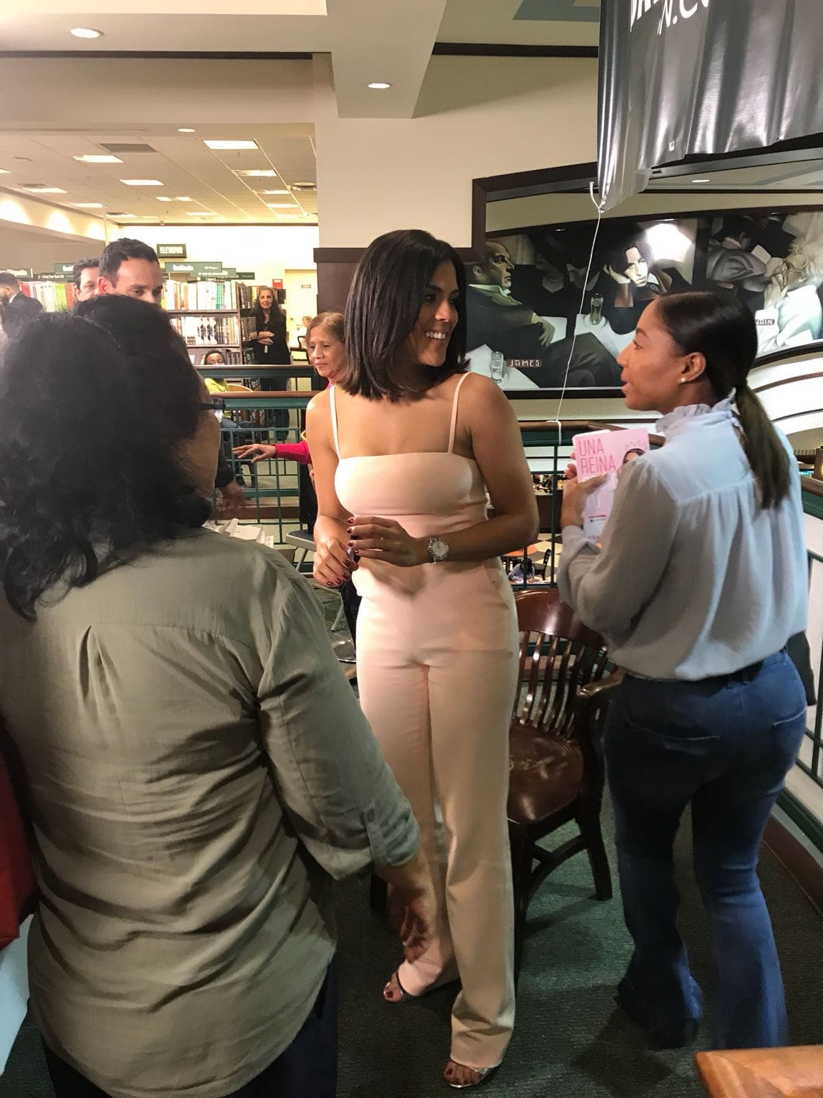 La conductora estaba muy nerviosa, pero fue muy emocionante para ella poder ver a tanta gente que le mostraba su cariño.