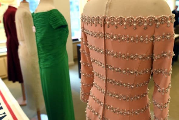 Estos vestidos habían sido vendidos por la princesa dos meses antes de su muerte en un accidente automovilístico el 31 de agosto de 1997.