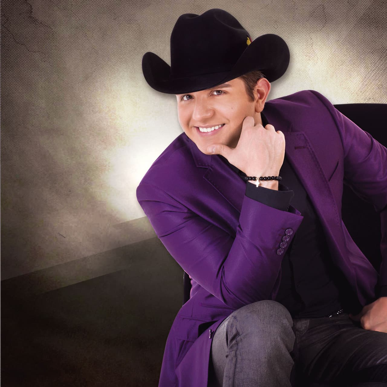 ¡Arriba las botas y el sombrero! Para todas las chiquititas tendremos al Dasa conduciendo en Premios Juventud.