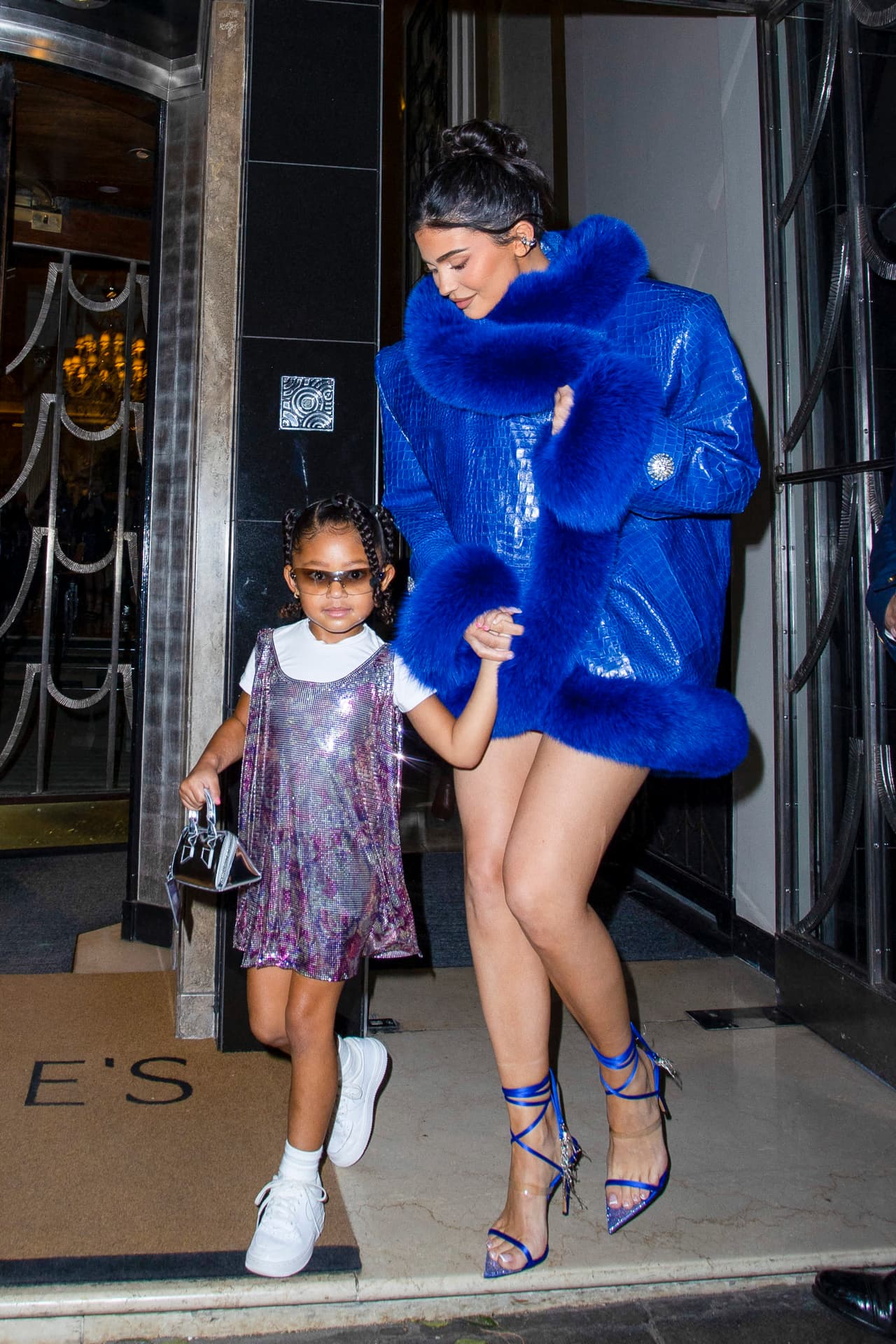 El pasado viernes 5 de agosto de 2022, 
<a href="https://www.univision.com/famosos/kylie-jenner-stormi-webster-lujoso-dia-de-compras">la estrella de ‘The Kardashians’ y su primogénita</a> acudieron a cenar al restaurante Sexy Fish, según reportó The Daily Mail.