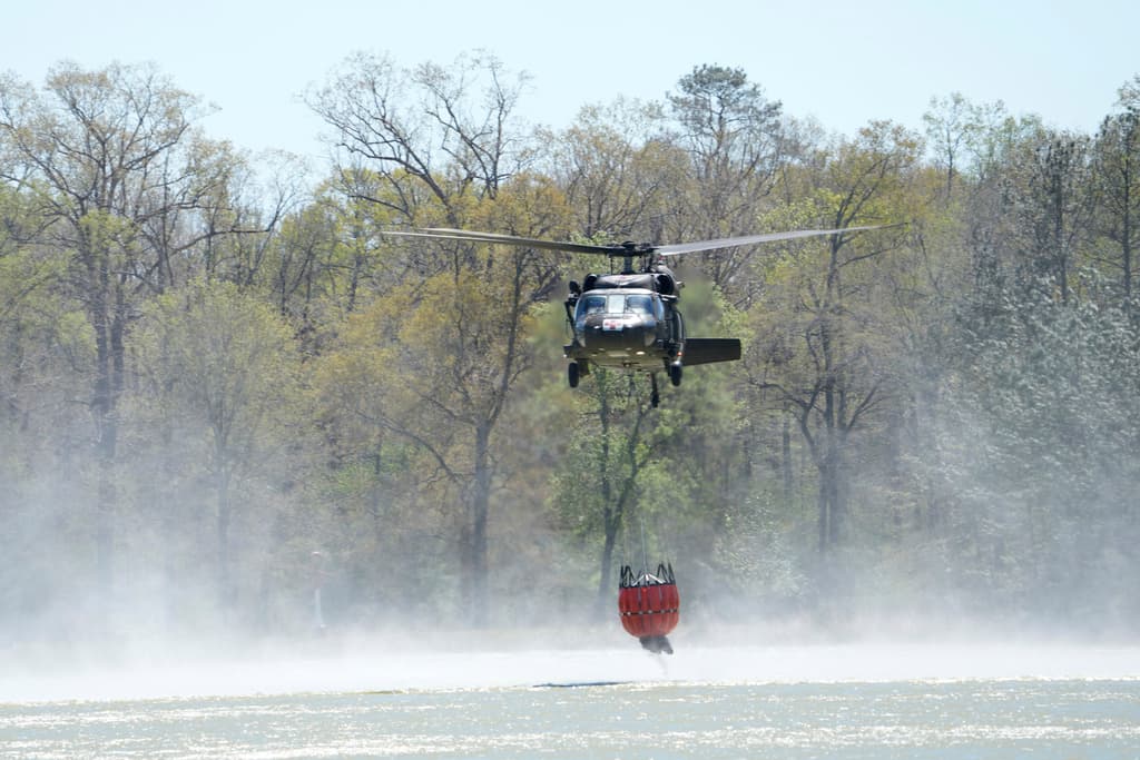 Incendios en Texas, Florida y Arkansas provocan evacuaciones y cierres de carreteras 