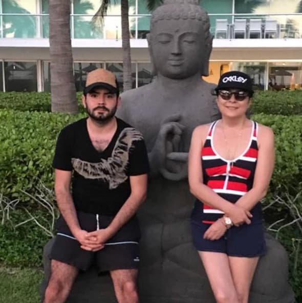 Si bien la relación entre 
<a href="https://www.youtube.com/watch?v=km1jC1zuics" target="_blank">Victoria Ruffo y Eugenio Derbez </a>terminó hace más de 24 años, esta no ha sido la primera vez que protagonista de 'Abrázame muy fuerte' habla de cómo fue vivir al lado del ahora productor de cine.