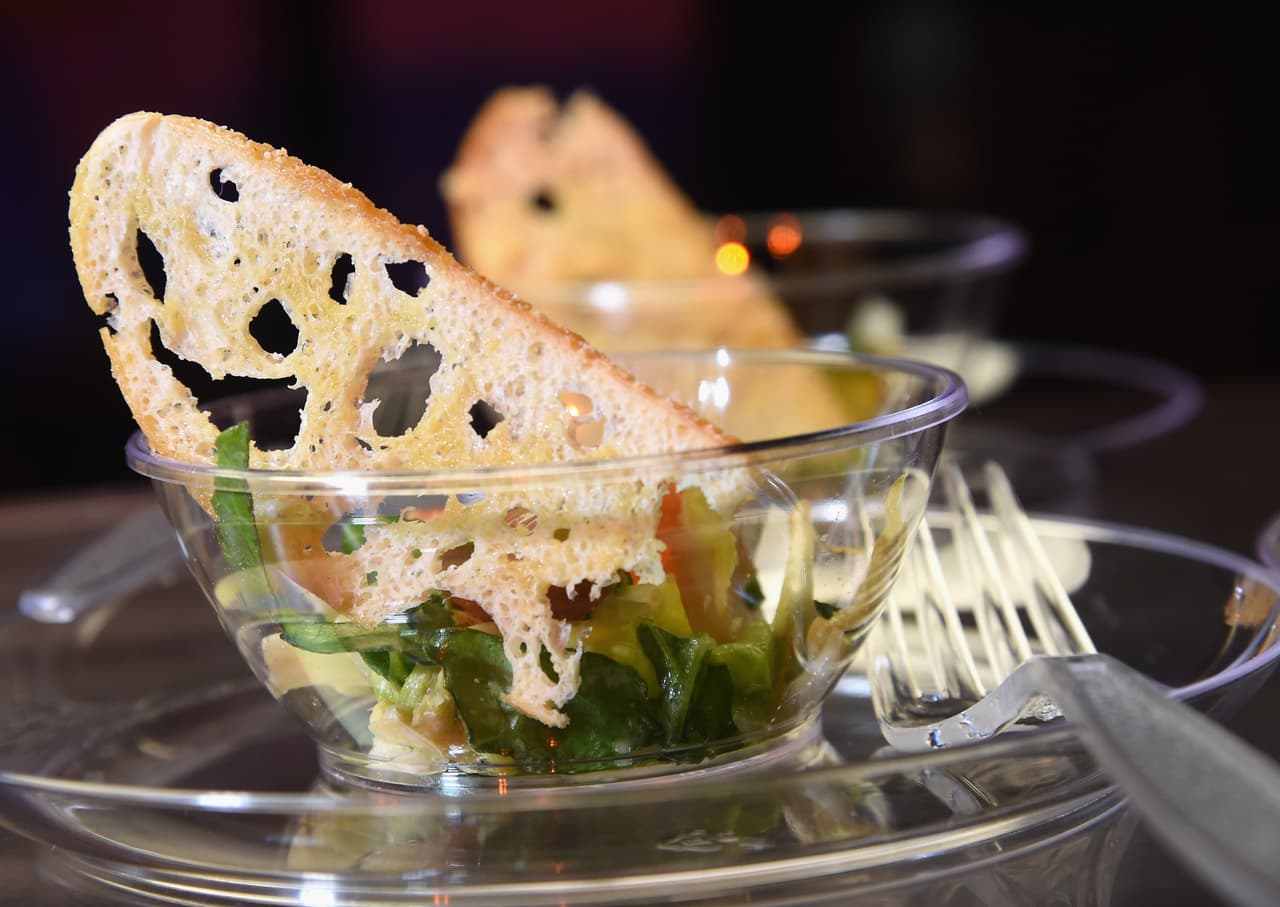 <a href="http://www.innovativedining.com/restaurants/sushiroku"><span class="cms-h3-H3"><b>Sushi Roku </b></span></a>
<br>Dentro del Cesars Palace este restaurante se ha hecho un favorito de grupos como The Killers o Usher. 
<br>
<br>La especialidad:
<br>La cocina japonesa del lugar no guarda muchos misterios y apuesta por la frescura de sus ingredientes. El sushi y el sashimi son las mejores opciones para apreciarlo.