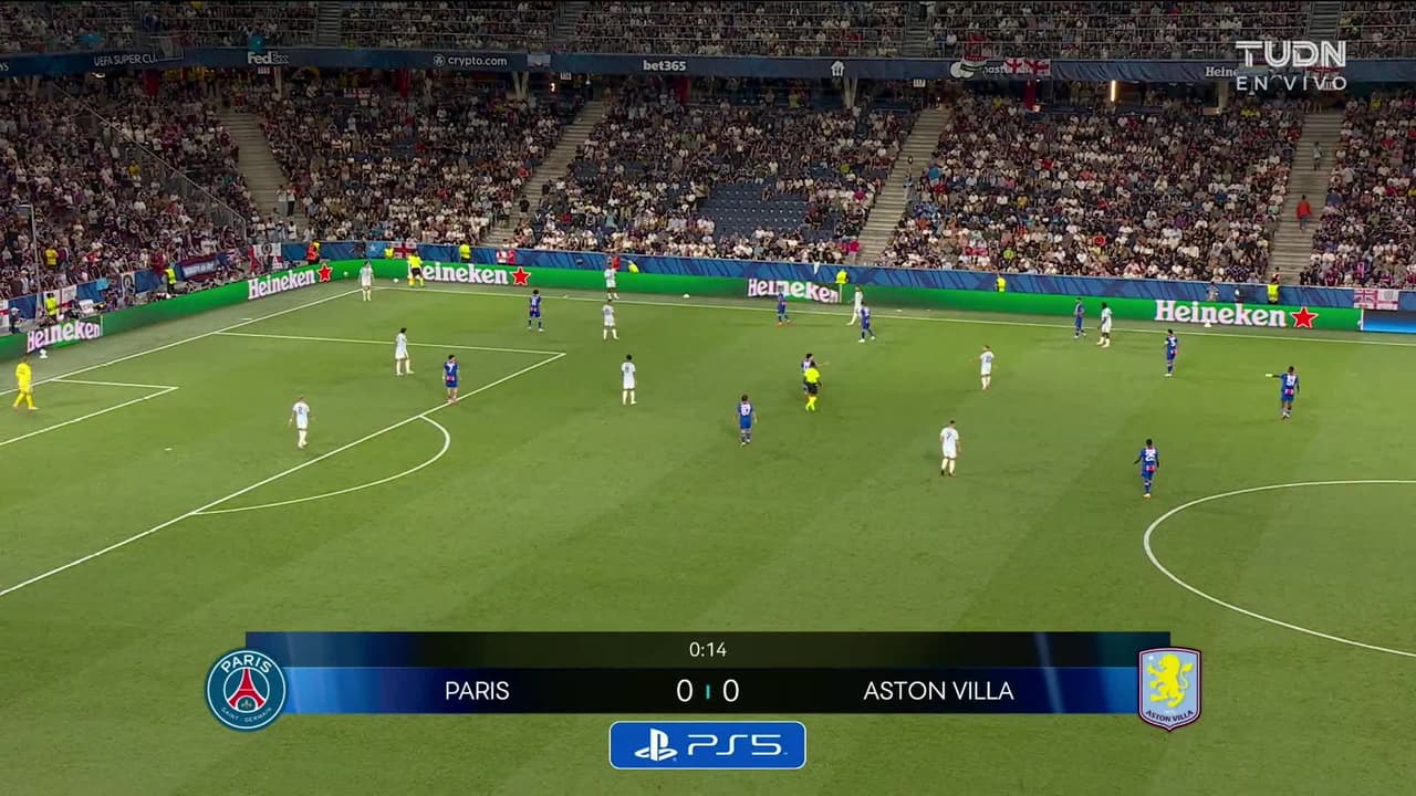 Arranca el partido y la pelota está en juego.