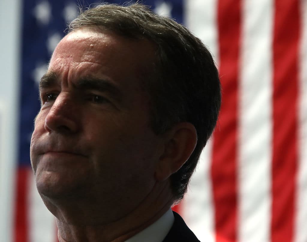 "Estoy comprometido con seguir con esa lucha hasta el final de mi mandato", dijo Northam.
