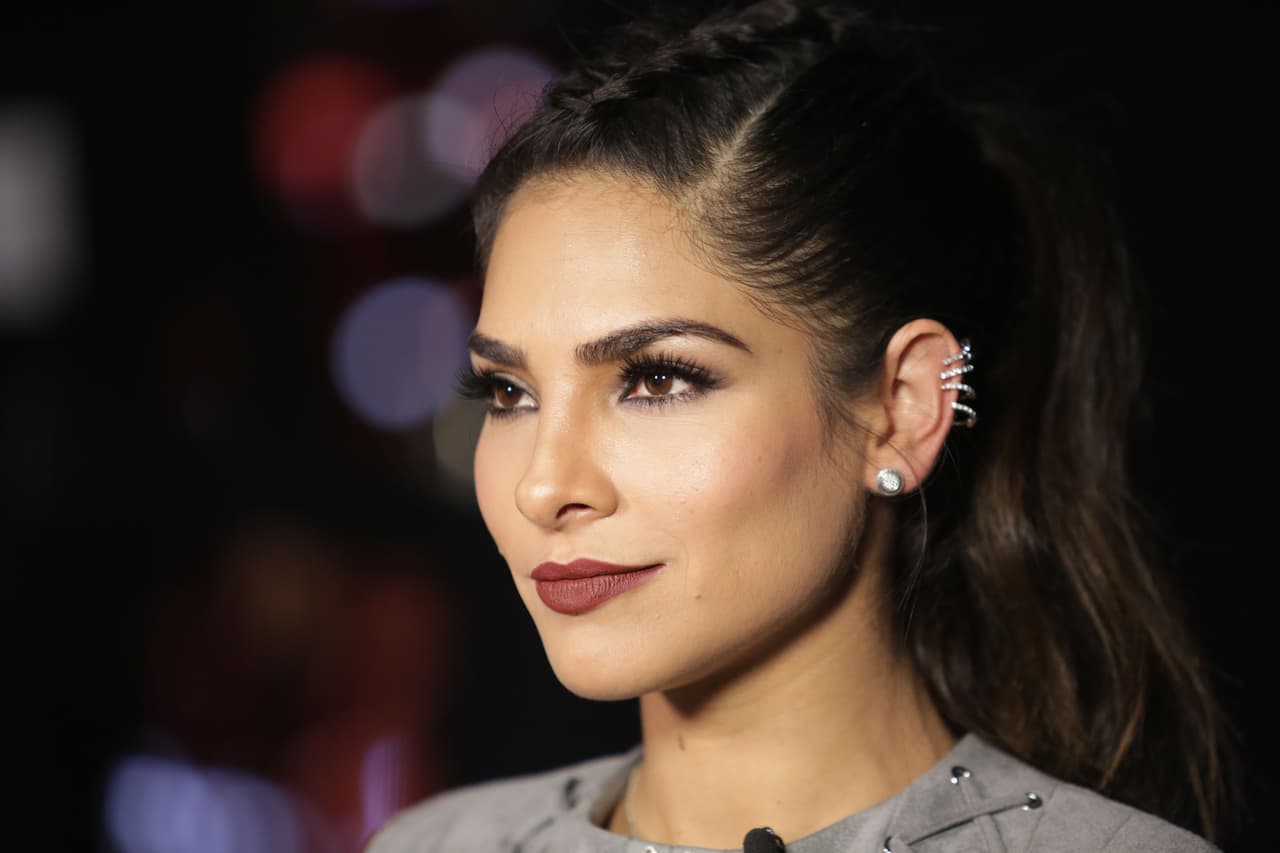 Una vez más Alejandra Espinoza agradeció a través de las redes sociales a su stylist Claudia Torres por coordinar cada detalle de su look. ¿Qué les parece el estilo de nuestro conductora esta temporada?