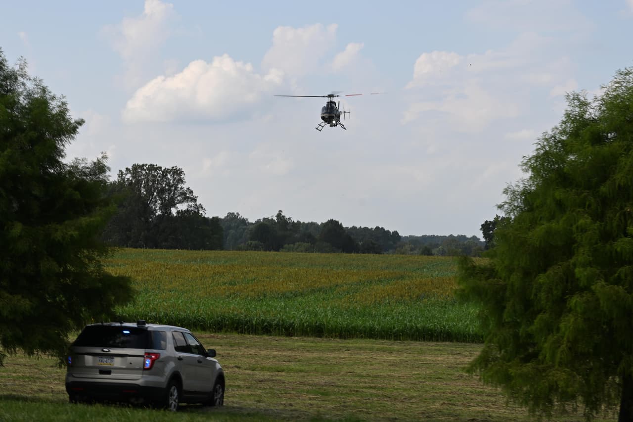 Fue visto el sábado por la noche en East Pikeland Township. Se le ha avistado varias veces desde su escape; las autoridades creen que ha robado varias casas.