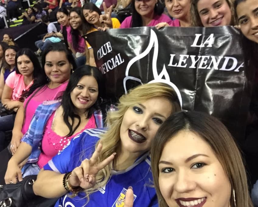Las fans se hicieron presentes y vaya que animaron con sus porras. Todas pasaron una tarde agradable viendo a sus ídolos emulando al 'Chicharito' o Giovanni Dosantos.