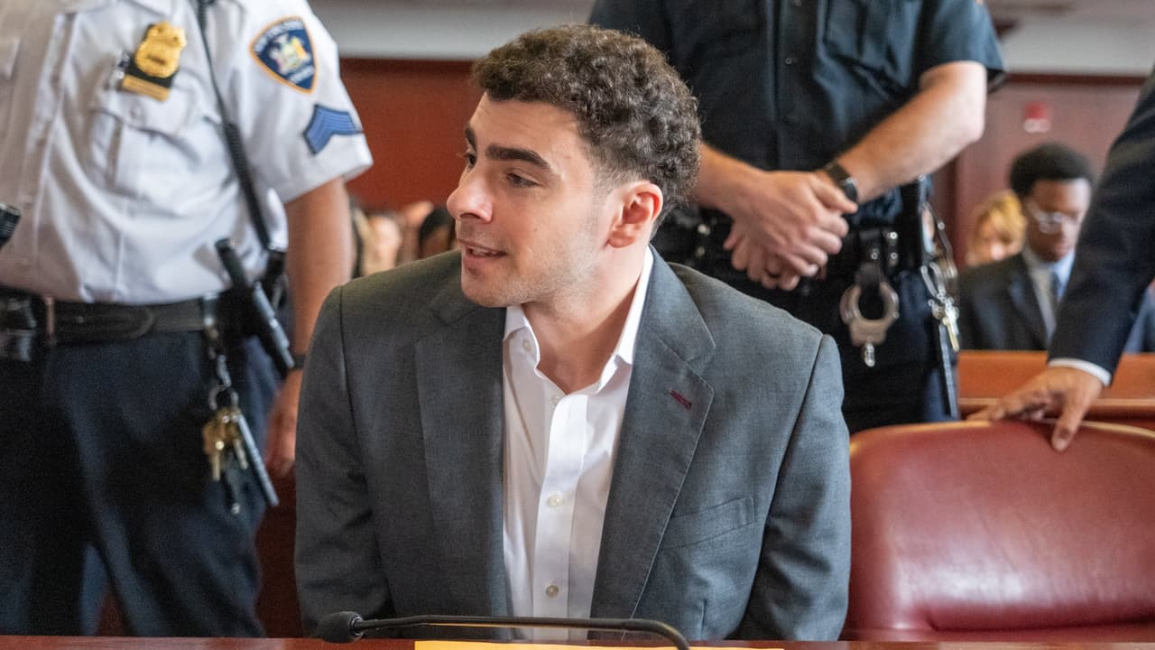 Juicio estatal contra Luigi Mangione se retrasa mientras defensa buscan desestimar los cargos