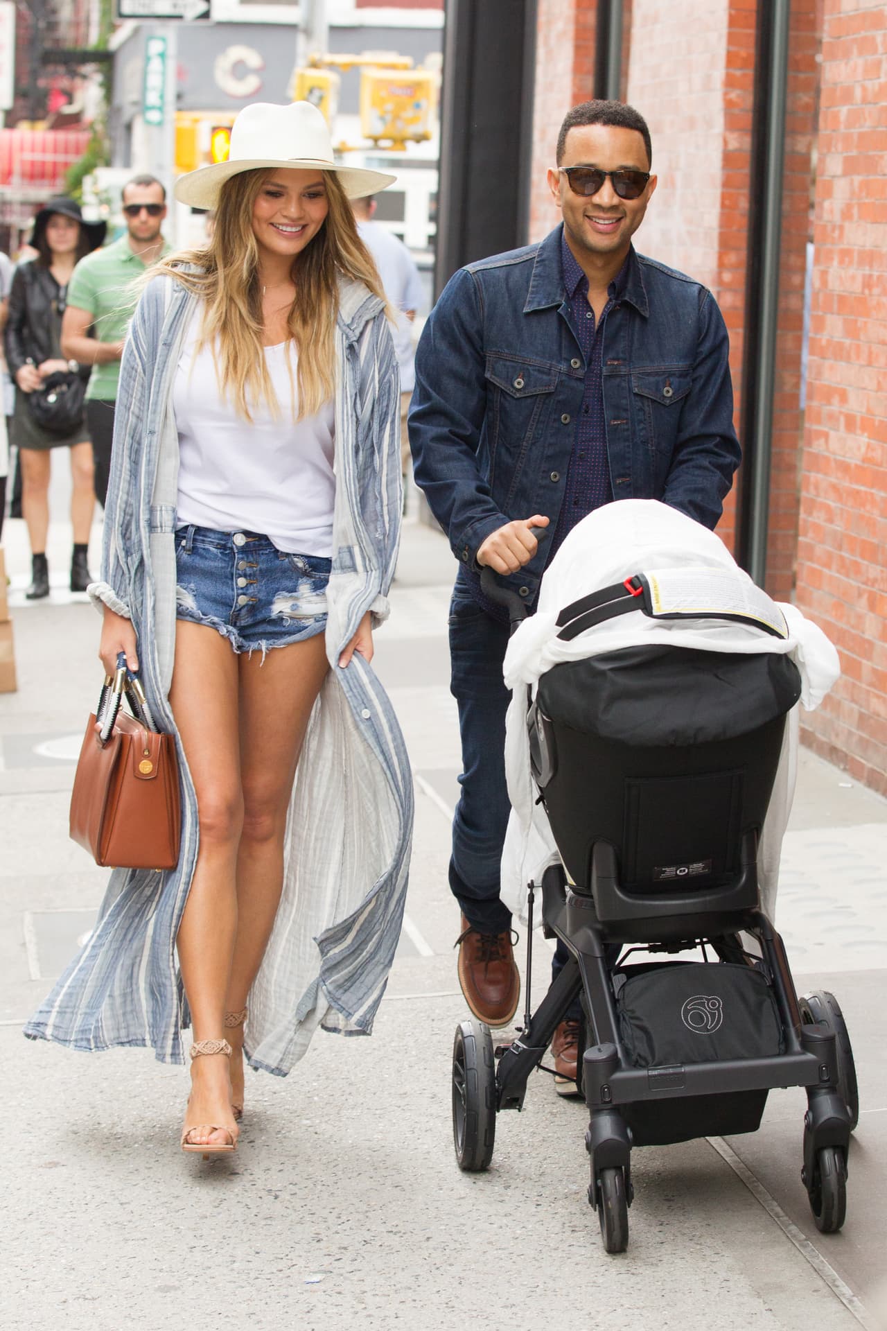 Tras el embarazo, la nueva mami ya recuperó su cuerpazo.