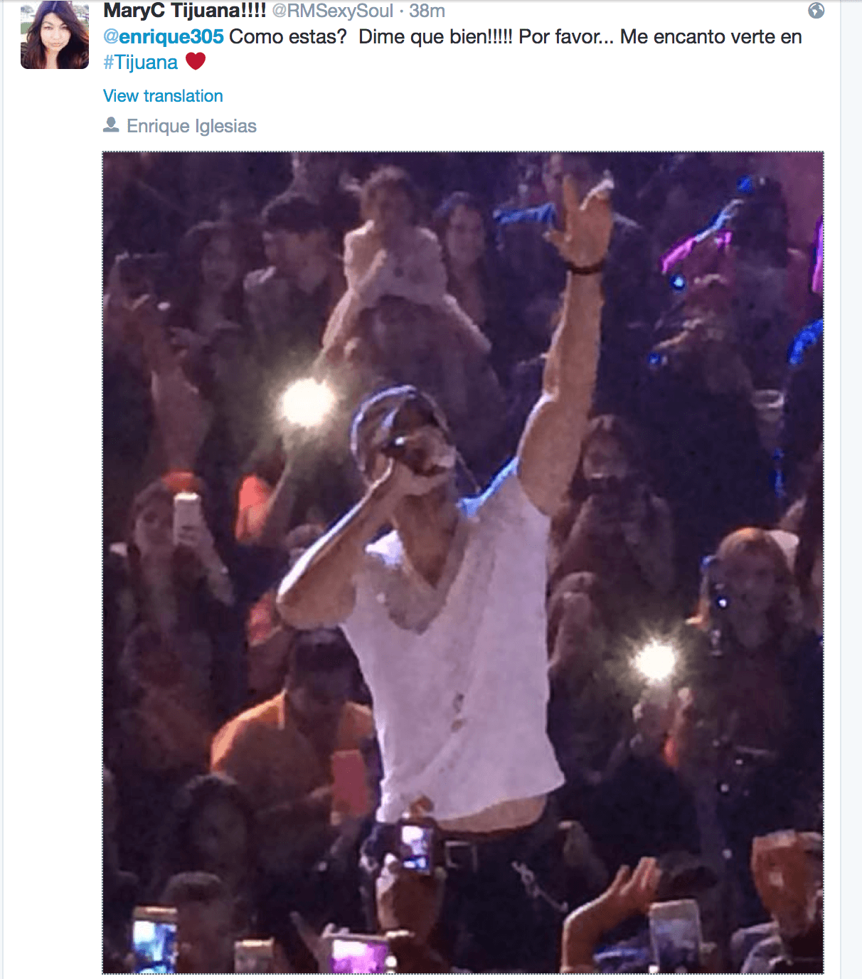 Las muestras de cariño fueron diversas y el público agradeció la entrega.