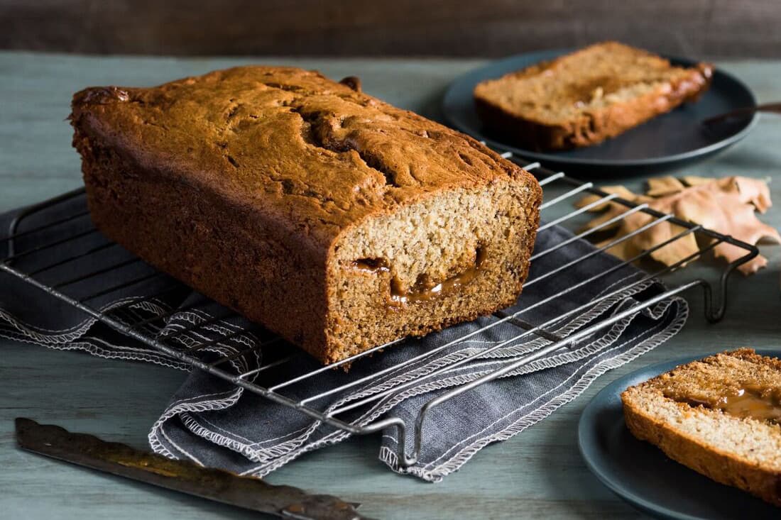 <b>Pan de Plátano con Remolino de Dulce de Leche</b>