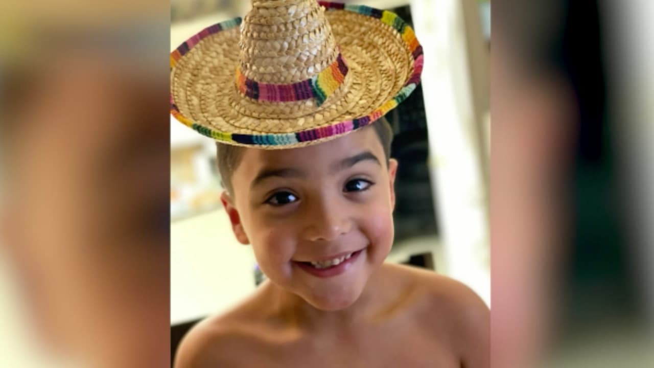 Las autoridades creen que Josiah pudo contraer el microorganismo mientras estuvo en un parque de agua o a través de una manguera de casa.