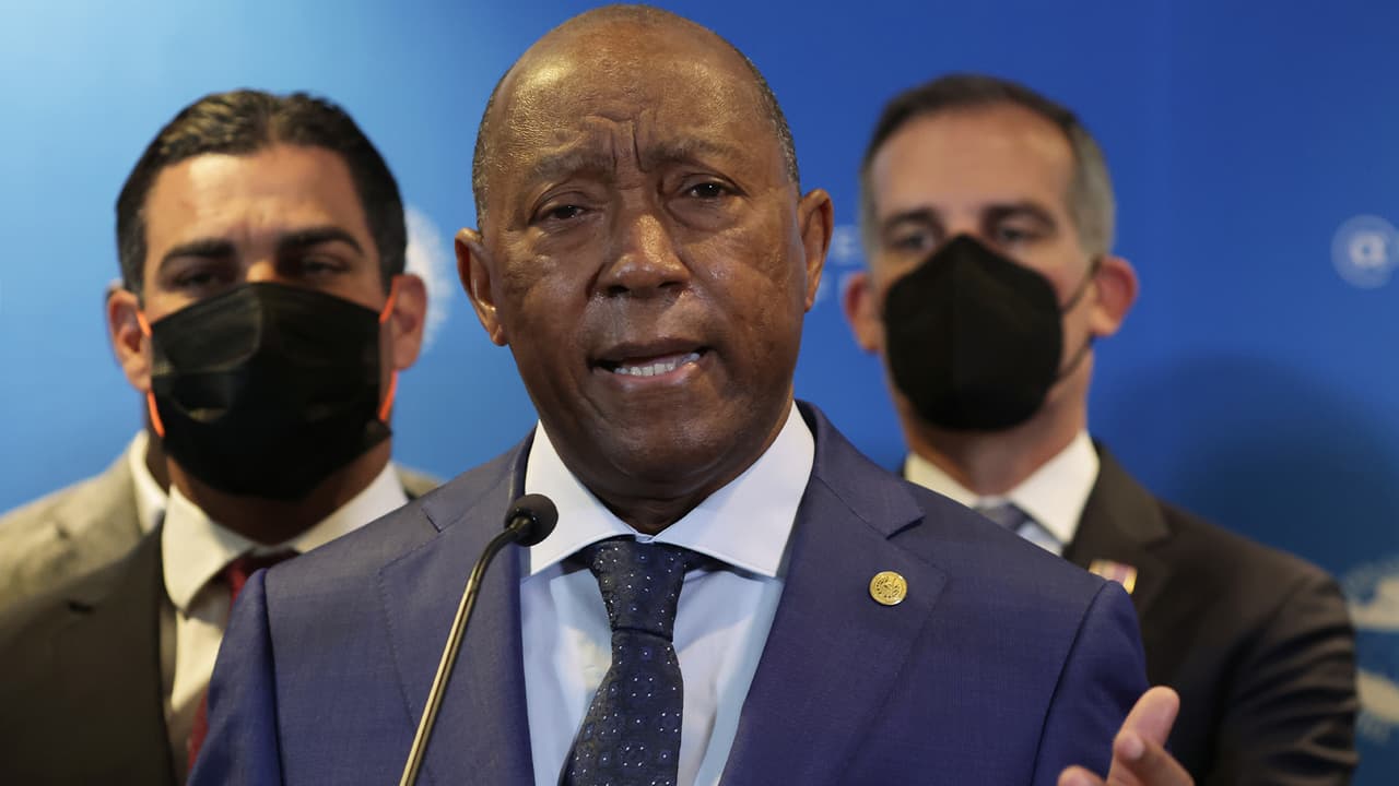 "La propiedad de vivienda es uno de los primeros pasos hacia la creación de riqueza generacional, pero ha sido histórica y sistemáticamente limitada para las familias afroamericanas y latinas”, dijo Sylvester Turner, alcalde de Houston.