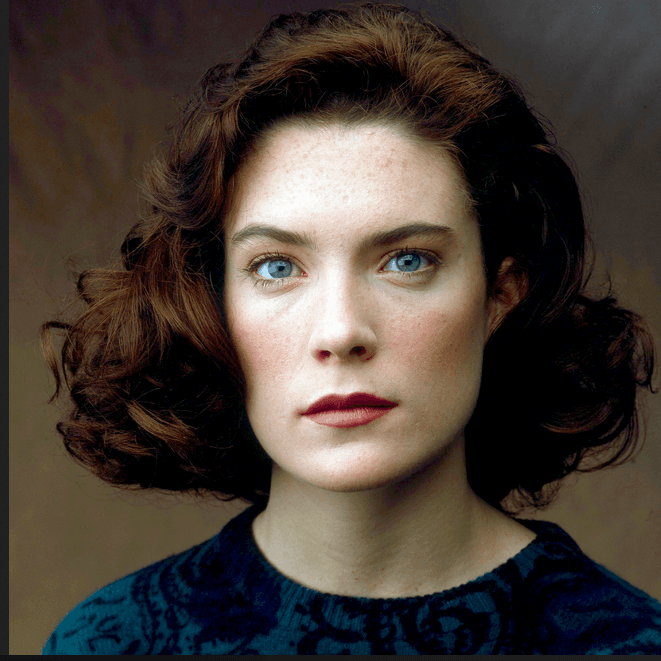 En 1990, el controvertido cineasta David Lynch eligió a la fresca, juvenil y divertida Lara Flynn Boyle para ser parte del elenco de su serie de TV 'Twin Peaks', en la que la actriz, entonces de 19 años, era la representación de una joven virginal e ingenua.