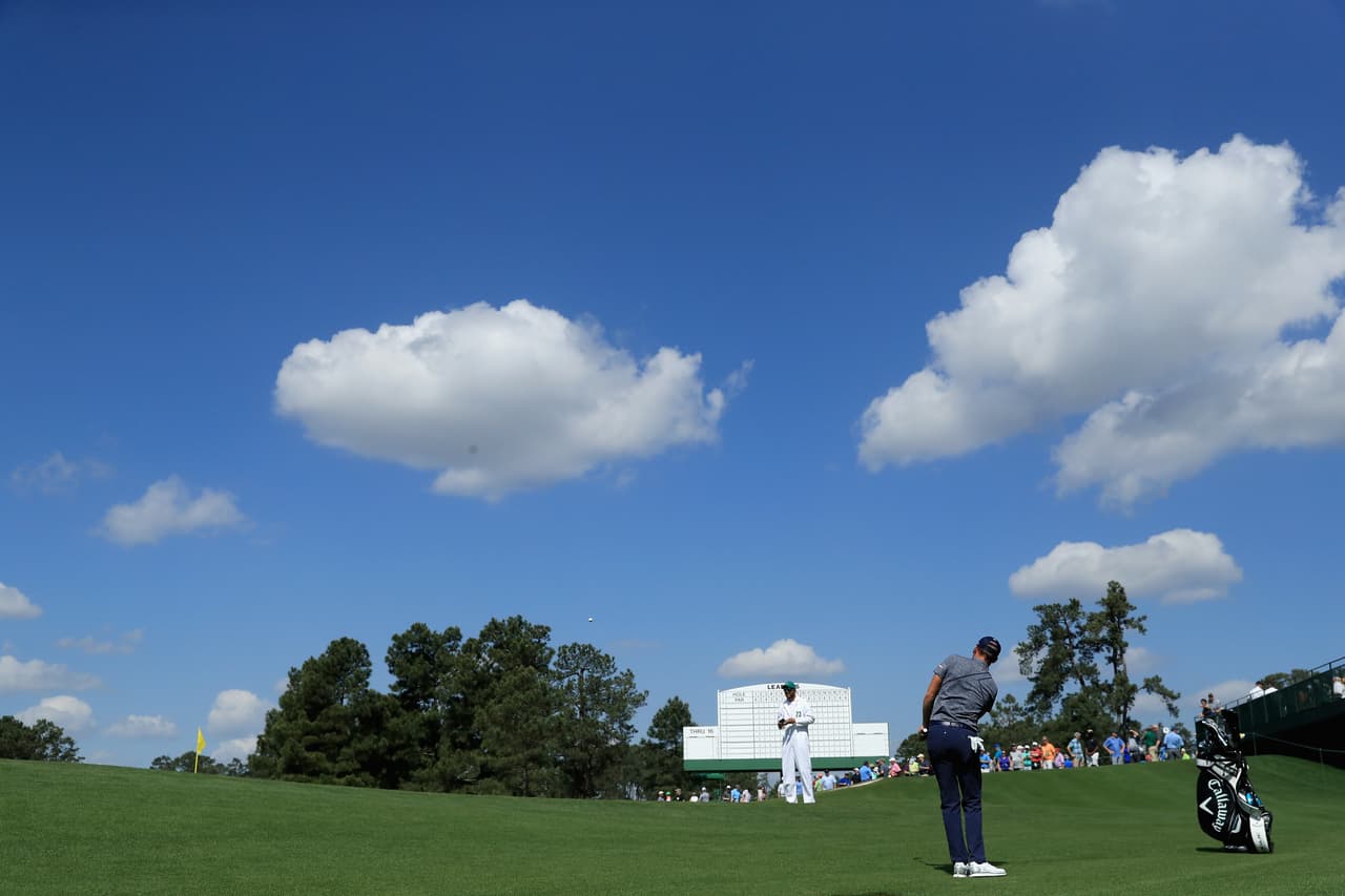 La fiesta del Masters de Augusta dejó bellas postales de los paisajes y el colorido en el Augusta National Golf Club, escenario testigo del segundo día de prácticas del torneo grande del golf mundial.