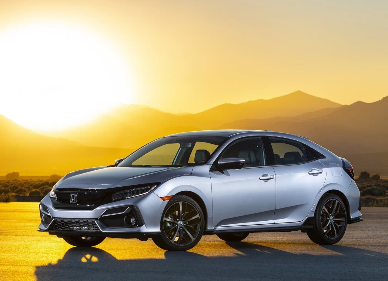 <h3 class="cms-H3-H3"><b>4. Honda Civic Hatchback</b></h3>
<br>
<b>Diferencial porcentual de precio sobre modelo de un año de uso: </b>11.9%
<br>
<b>Diferencial de precio en dólares sobre modelo de un año de uso: </b>$2,704
<br>
<br>El compacto de Honda ha sido uno de los modelos favoritos del público desde 1973 cuando irrumpió en el escenario automotriz de Estados Unidos con sus motores limpios y eficientes. Desde ese entonces el pequeño compacto japonés no ha hecho sino construir una excelente reputación y un gran atractivo, especialmente entre el público más joven.