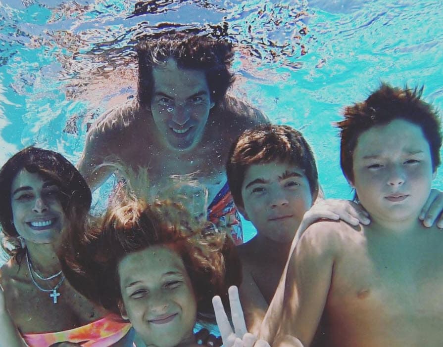 "Tanto a él como yo nos da mucha flojera andar metidos (en eso)", dijo, 'a veces sí te dan ganas (de demandar) por supuesto, ya cuando te trae alguien y no te suelta, sí te dan ganas, pero por el momento estamos tranquilos". 
<br>