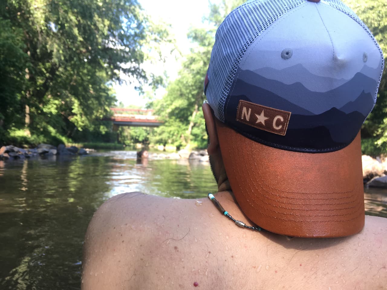 Buscan a chico de 18 años que desapareció mientras nadaba en Eno River