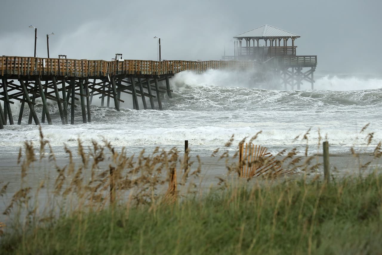 Atlantic Beach, Carolina del Norte. El centro de Florence se irá acercando a las costas de las Carolinas el durante el día y las autoridades temen que podría dejar entre 1 y 3 millones de personas sin energía eléctrica.