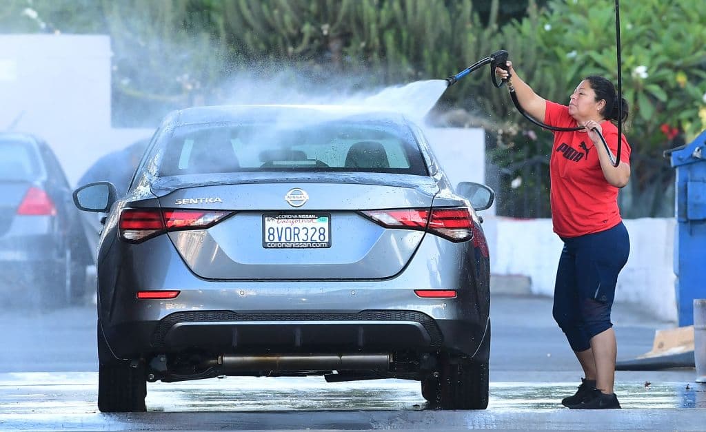 Multas de $500: California refuerza las reglas de conservar agua durante la sequía