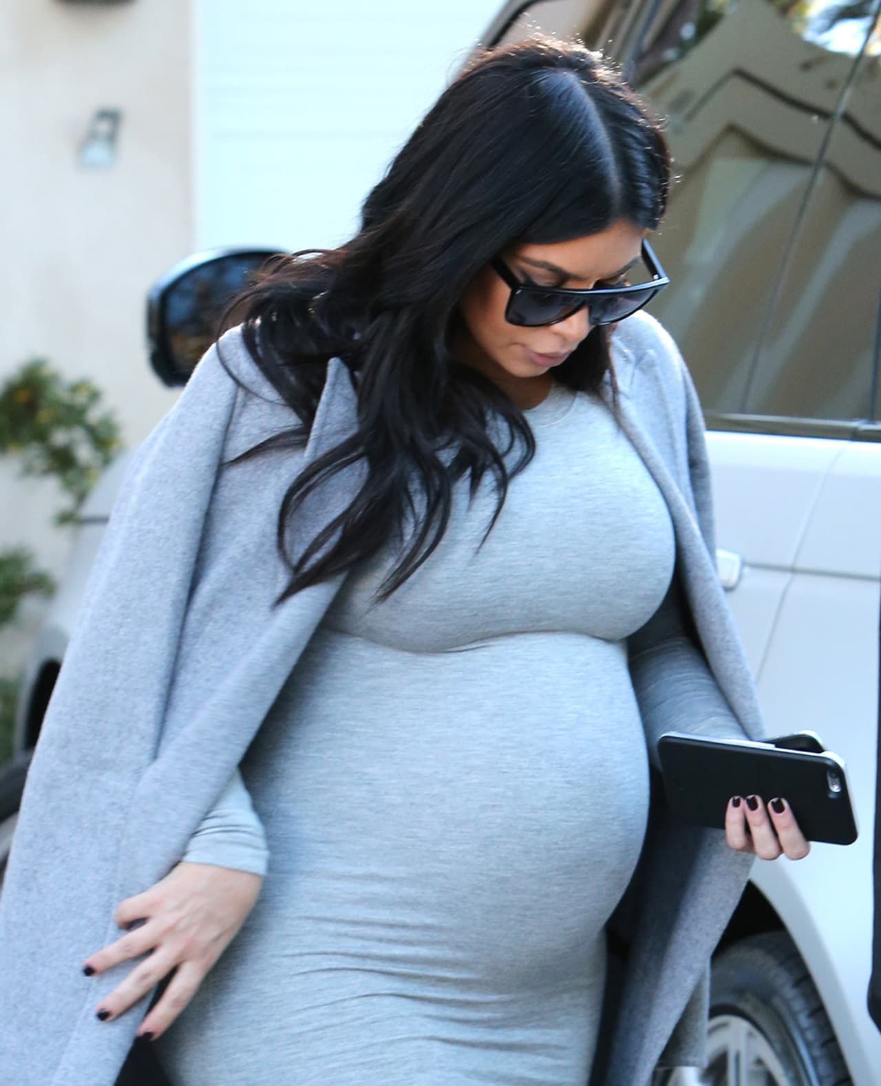 Kim ha tomado sus precauciones y está haciendo de todo para que su bebito se acomode.