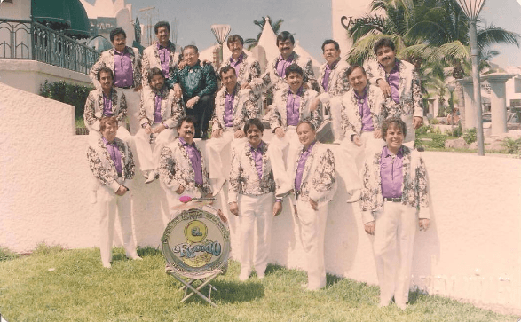 En la época de los 80’s, Banda El Recodo no contaba con vocalistas como tal, la mayoría de los temas eran sólo melodías y se colaba una que otra canción.