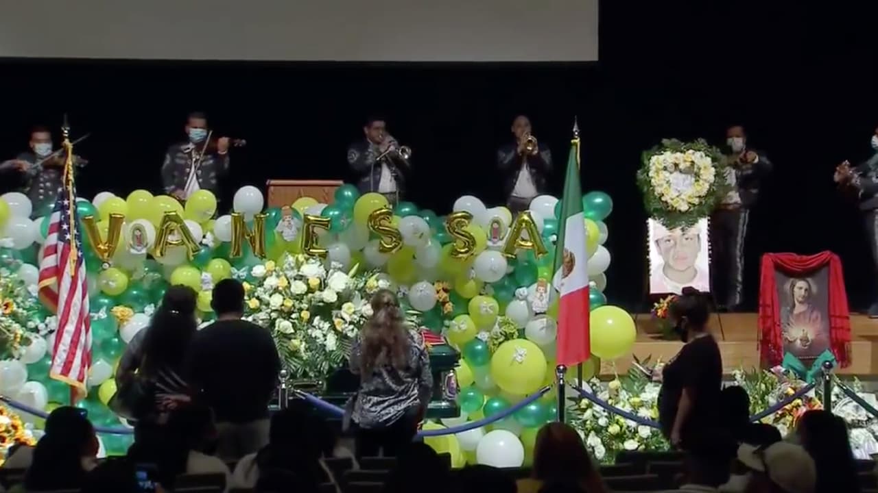 Durante el servicio fueron interpretados temas religiosos y un mariachi cantó “Amor Eterno”.