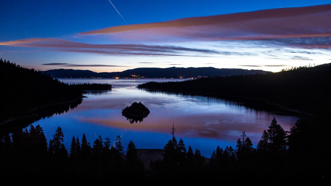 El Lago Emerald, o Lago Esmeralda, es mejor conocido como el 'Espejo de Canadá' y es uno de los paisajes más hermosos del país del norte.