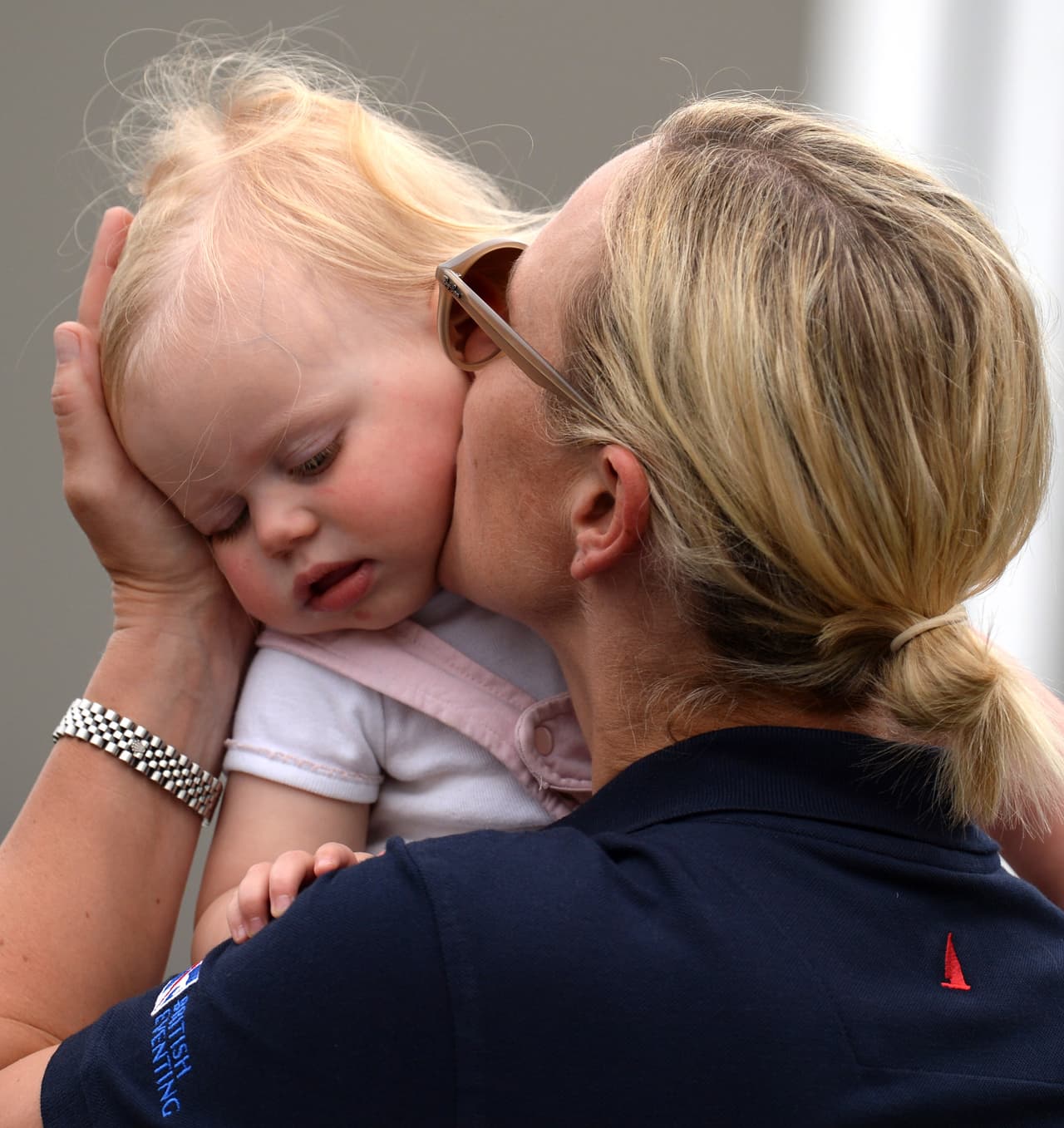 Sin embargo, sí se enteraron de que su hermano llegó al mundo. La mayor no pudo ocultar su alegría y estaba "en la luna", mientras que la menor declaró que Lucas era "su bebé", dijo el orgulloso padre.
<br>