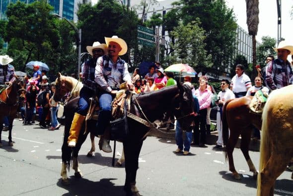 Acompañados por unas cuatro decenas de carros alegóricos Crédito: Lucía Urrutia.