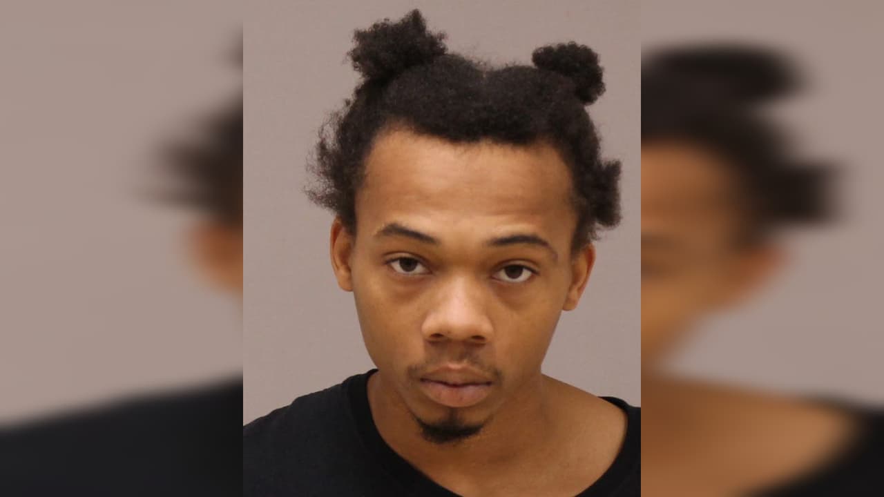 Un hombre es acusado de golpear hasta la muerte a su hija de 3 años: la dejó abandonada en el hospital