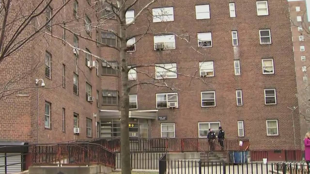 Mujer queda grave tras ser herida durante tiroteo en edificio en Harlem